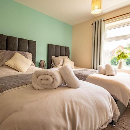3-Bedroom House With Garden, Conservatory, In Centre Of Worcester Eksteriør billede