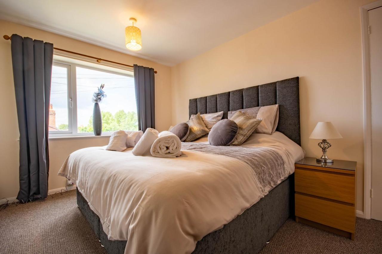 3-Bedroom House With Garden, Conservatory, In Centre Of Worcester Eksteriør billede