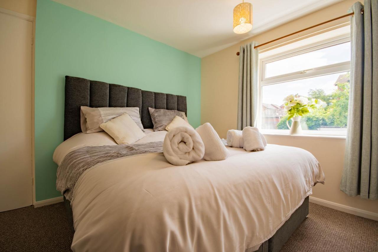3-Bedroom House With Garden, Conservatory, In Centre Of Worcester Eksteriør billede