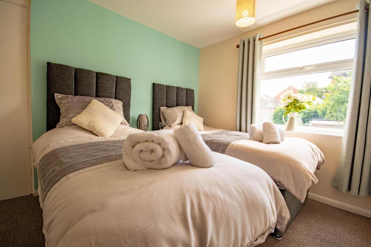 3-Bedroom House With Garden, Conservatory, In Centre Of Worcester Eksteriør billede