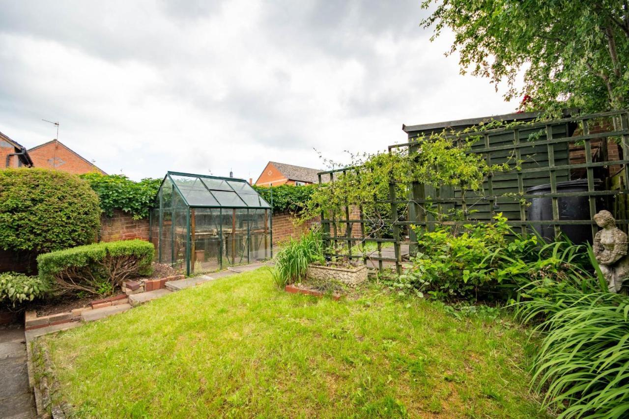 3-Bedroom House With Garden, Conservatory, In Centre Of Worcester Eksteriør billede